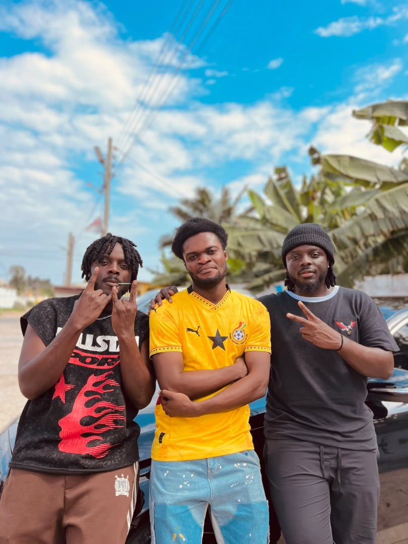 Kaly Kaly with friends in Ghana